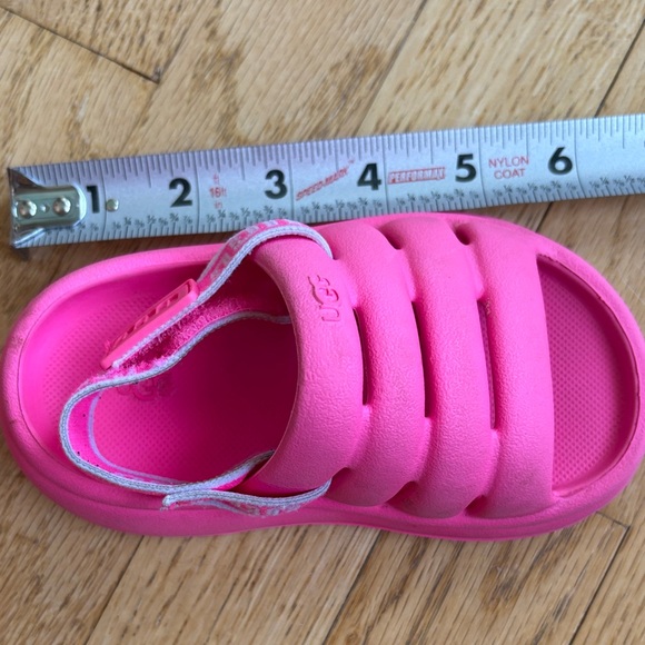 UGG Girls Pink Little Kid's  Sport Yeah Water Resistant Foam Sandals Sz:*8.5 EUC - Picture 8 of 12